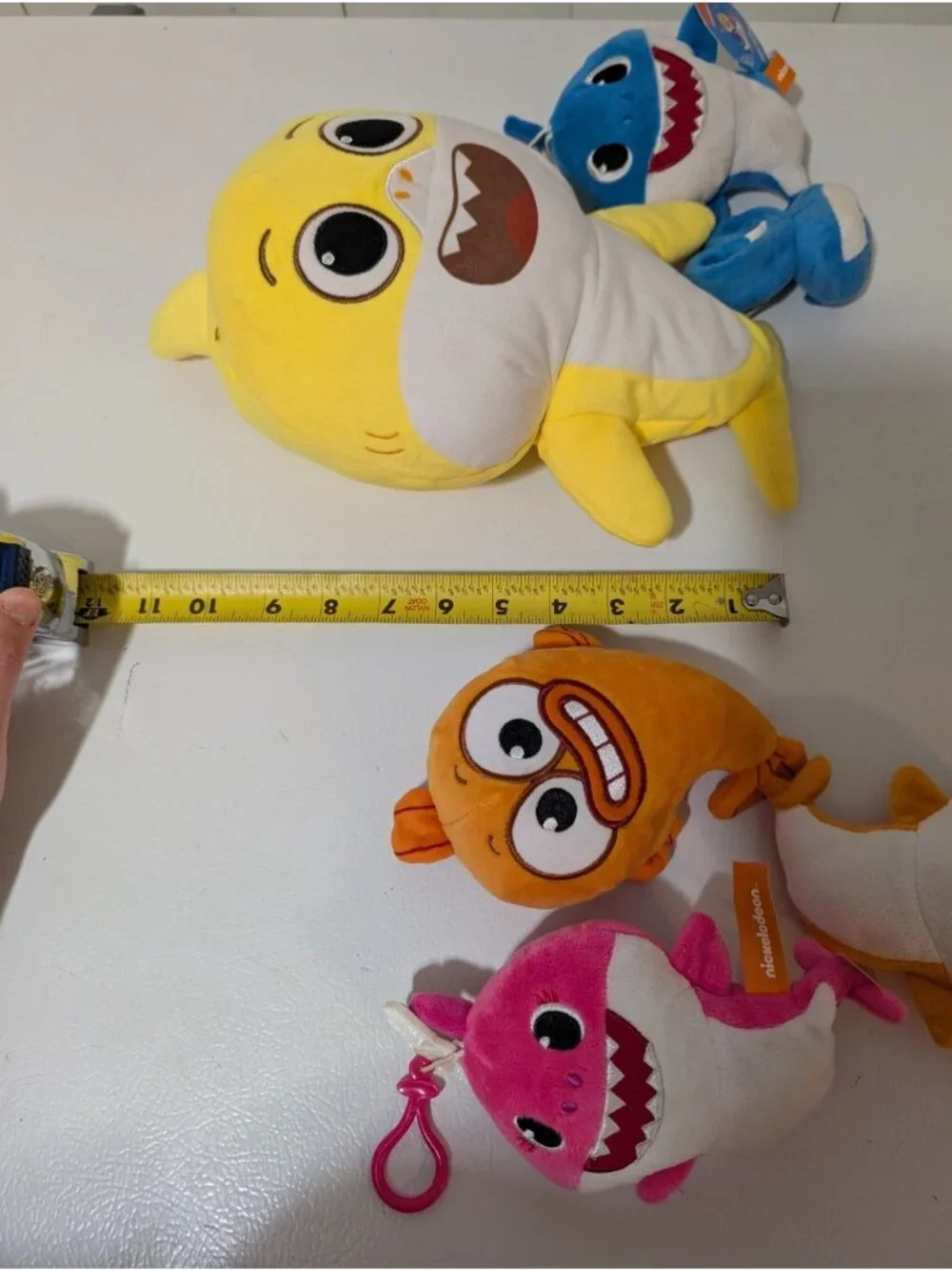 Baby Shark Bundle Yellow interactive, Grandma, Pink Blue plush and 2 bracelets